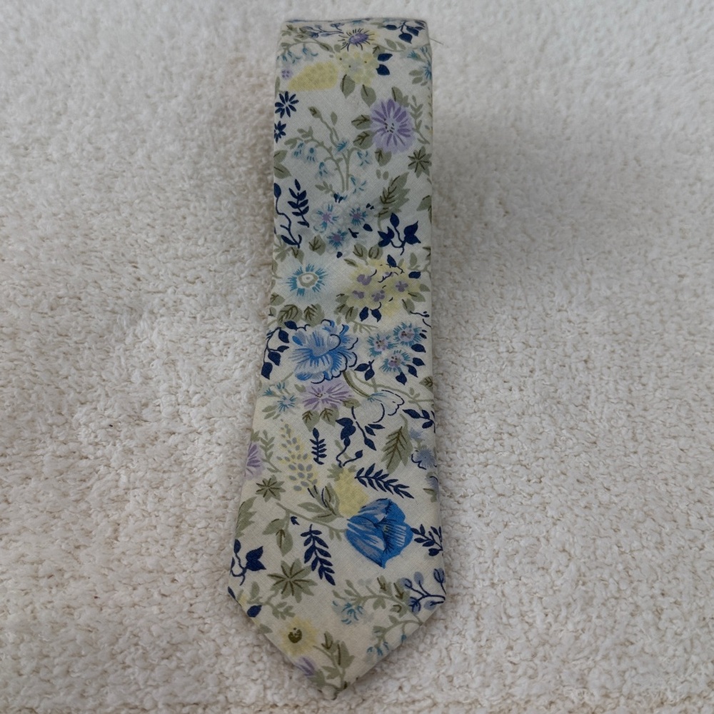 Men's Floral Cotton Tie in Light Cream and Blue